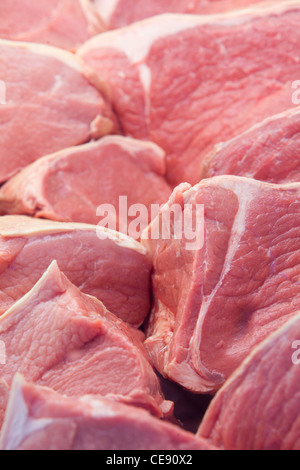 Fleisch auf dem Display auf einen Stall in einem lokalen Markthalle Stockfoto