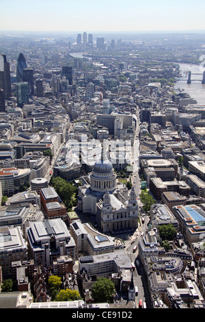 Luftaufnahme von St. Pauls Kathedrale nach Osten in die City of London Stockfoto