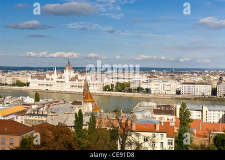 Das Parlament (Orszaghaz) und Donau (Duna) gesehen von Castle Hill District, Budapest, Ungarn. Stockfoto