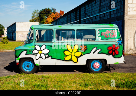 Der Mystery Machine - polnischen Version. Das Auto ist Nysa Mini-van Stockfoto