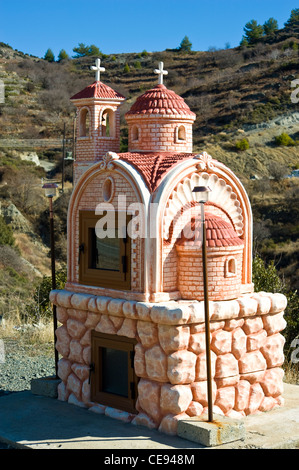 Eine kleine griechisch-orthodoxe Kapelle im Troodos-Gebirge auf Zypern Stockfoto