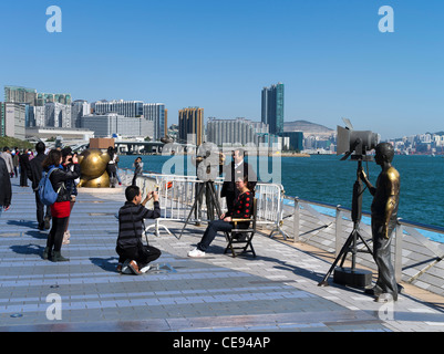 dh Avenue of Stars TSIM SHA TSUI HONGKONG Festland chinesische Touristen Fotos kowloon Uferpromenade Fotos Urlauber Asian Familie Stockfoto