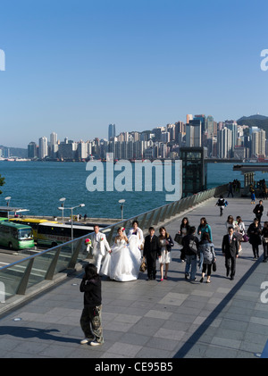 dh TSIM SHA TSUI EAST Hongkong chinesische Hochzeitspaar Tsim Sha Tsui East Waterfront Podium Stockfoto