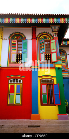 Lebendige Farben dekorative Haus in Tan Teng Niah Little India in Singapur im Fernen Osten Südostasien. Farbe bunt Bunte Gehäuse Kultur Indische Stockfoto