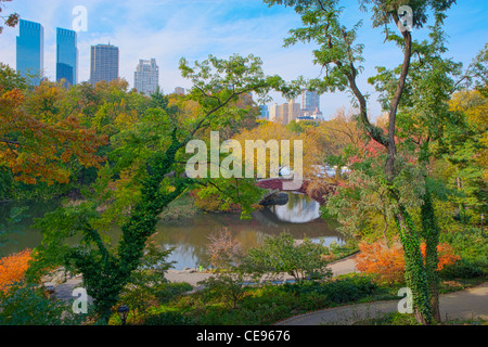 Gapstow Brücke & den Teich im Herbst, Central Park Stockfoto