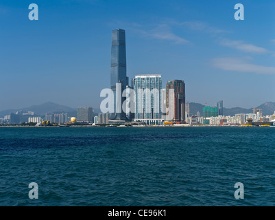 Dh WEST KOWLOON HONG KONG Hafen ICC Tower waterfront Hochhaus Gebäude Skyline Stadtbild tag meer Stockfoto