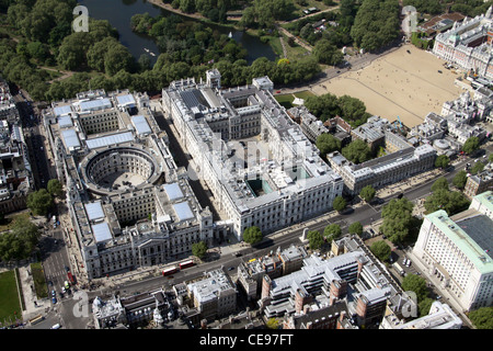 Luftaufnahme von Whitehall in London, zeigt Downing Street, FCO, Kabinett und Horse Guards Parade Stockfoto