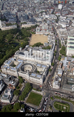 Luftaufnahme von Whitehall in London, zeigt Downing Street, FCO, Kabinett und Horse Guards Parade Stockfoto