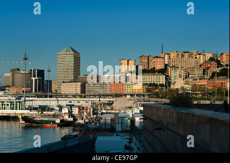 Skyline-Blick von San Benigno. Im modernen Geschäftsviertel von Genua (Italienisch, Genova) Italien Stockfoto