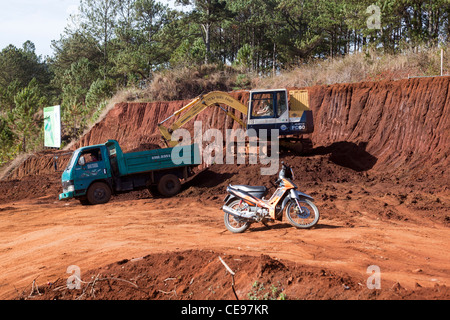 Bauunternehmen, Aushub Landschaft auf der Baustelle in der Nähe von Dalat Stockfoto