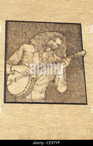 Billy Connolly spielt Banjo, Stahlbild des Komikers auf einem Wohnblock von Bildhauer Andy Scott, Little Street, Anderston, Glasgow, Schottland, VEREINIGTES KÖNIGREICH Stockfoto