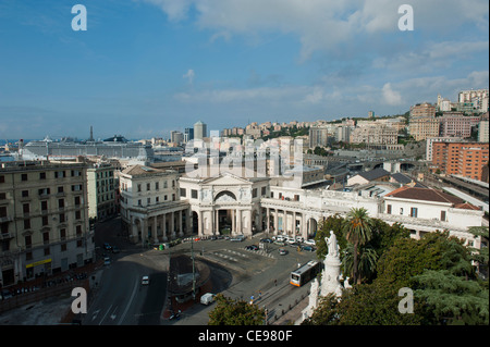 Skyline-Blick von San Benigno. Im modernen Geschäftsviertel von Genua (Italienisch, Genova) Italien Stockfoto