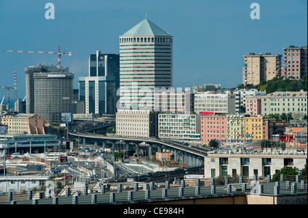 Skyline-Blick von San Benigno. Im modernen Geschäftsviertel von Genua (Italienisch, Genova) Italien Stockfoto