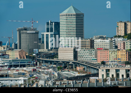 Skyline-Blick von San Benigno. Im modernen Geschäftsviertel von Genua (Italienisch, Genova) Italien Stockfoto