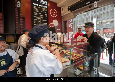 Neu eröffnete australische Bäckereikette, Pie Gesicht in New York Stockfoto