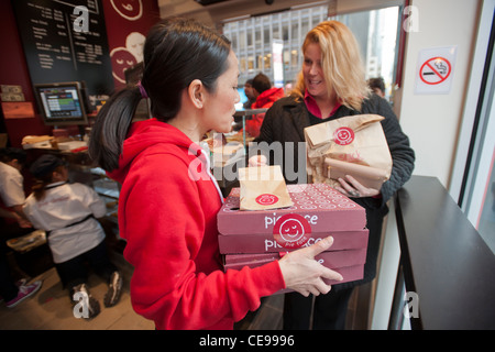 Neu eröffnete australische Bäckereikette, Pie Gesicht in New York Stockfoto