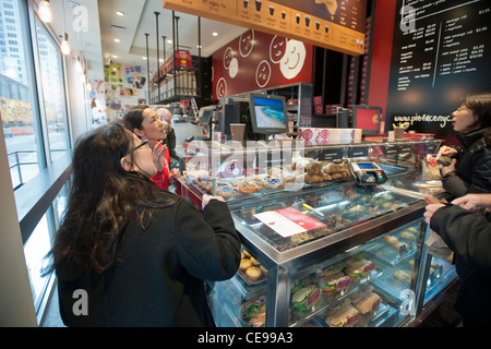 Neu eröffnete australische Bäckereikette, Pie Gesicht in New York Stockfoto