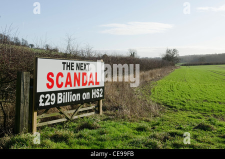 Protest gegen HS2 Schiene Vorschlag zeigt sich in Zeichen um die Chilterns in Buckinghamshire Stockfoto