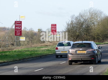 Protest gegen HS2 Schiene Vorschlag zeigt sich in Zeichen um die Chilterns in Buckinghamshire Stockfoto