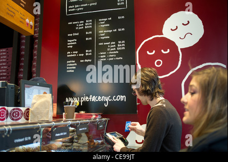 Neu eröffnete australische Bäckereikette, Pie Gesicht in New York Stockfoto