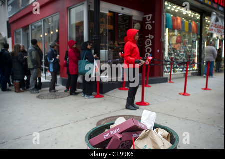 Neu eröffnete australische Bäckereikette, Pie Gesicht in New York Stockfoto