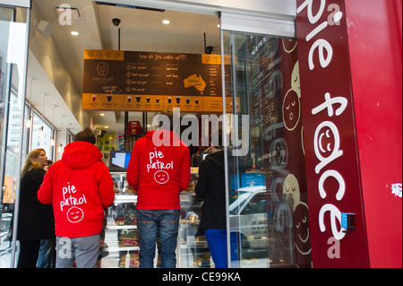 Neu eröffnete australische Bäckereikette, Pie Gesicht in New York Stockfoto