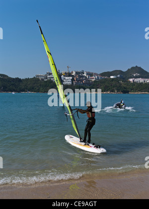 Dh St Stephens Strand STANLEY HONG KONG Windsurfer Stanley Bay chinesische Surfen windsurf Segelboot Surfer Stockfoto