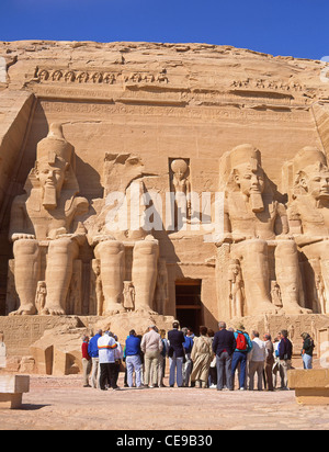 Großer Tempel von Ramses II, Abu Simbel, Assuan Governorate, Republik Ägypten Stockfoto