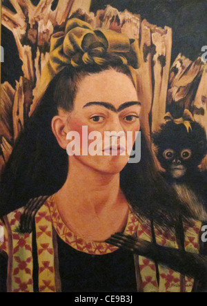 Original-Gemälde von berühmten mexikanischen Malerin Frida Kahlo. Frida posiert mit einem Affen. Stockfoto