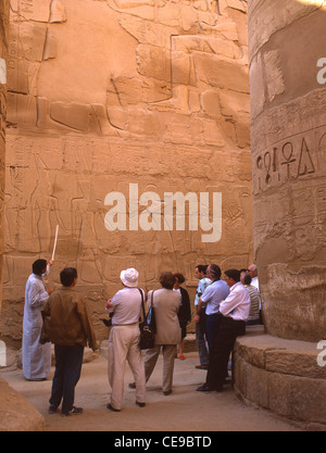 Reiseleiter in Luxor und Karnak Tempel, Luxor Governorate, Ägypten Stockfoto