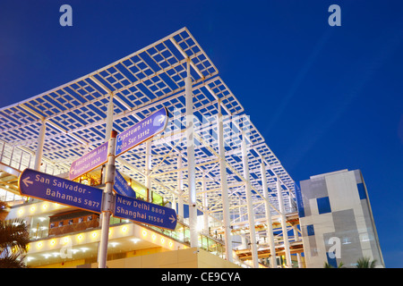 Centro Comercial El Muelle nahe Parque Santa Catalina in Las Palmas auf Gran Canaria Stockfoto