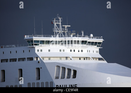 Die Brücke des Containerschiffes "Pauline" vertäut am Killingholme Haven, Lincolnshire Stockfoto