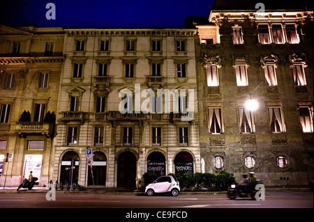 ein Smart Auto geparkt am Corso Venezia in Mailand, Italien Stockfoto