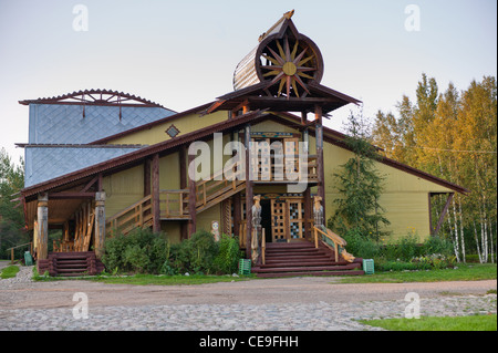 Russland, Gebiet Leningrad, Podporozhsky. In Mandrogy, ein Handwerk Dorf am Fluss Svir. Stockfoto