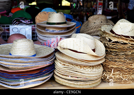 Hüte im Markt Stockfoto