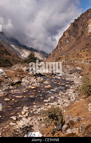 Indien, Arunachal Pradesh, Sela, Fluss in Tawang Tal Stockfoto