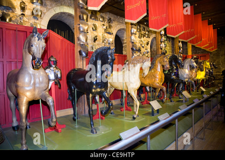 Die Linie der Könige (King Lines) display / angezeigt innen / innen des weißen Turm auf den Tower of London. VEREINIGTES KÖNIGREICH. Stockfoto