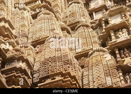 Shikara Turm geometrischen Verzierungen Kandariya Mahadeva Tempel in Khajuraho, Indien Stockfoto