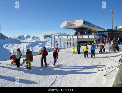 Skifahrer, Tovier, Aeroski heben, Tignes, Vanoise Naturpark, Alpen, Savoir, Frankreich, Europa Stockfoto