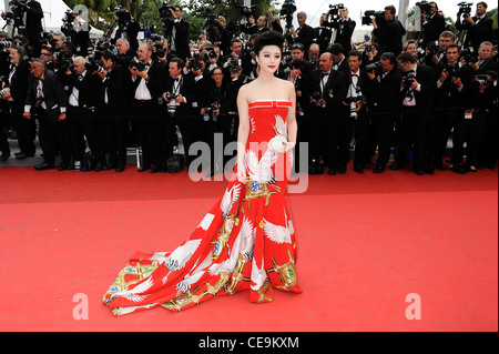 Fan Bing Bing kommt für das Screening von Midnight in Paris und der Eröffnungsfeier auf der 64. Internationalen Filmfestspiele. Stockfoto