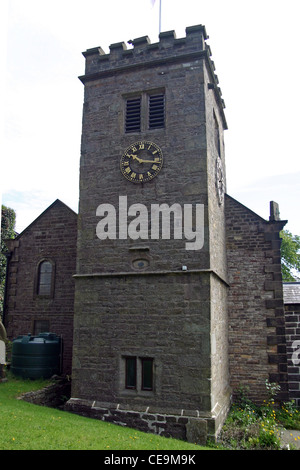 Str. Marys Kirche Newchurch in Pendle, auf die Westwand des Turms ist eine Schnitzerei von das Auge Gottes Stockfoto