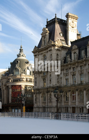 Eine Eisbahn vor dem Hotel de Ville, Paris, Frankreich Stockfoto