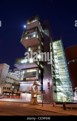 Bürgerliche Justiz Manchesters auf Bridge Street in Manchester UK, in der Nähe der Justizpalast, erschossen in der Nacht. Stockfoto