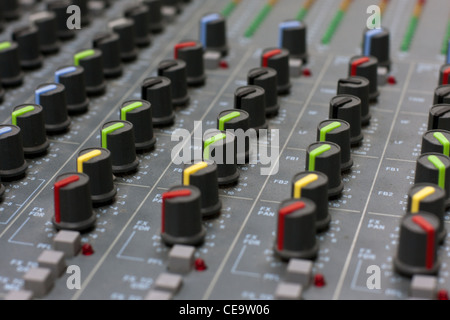 Audio-Mixer mixing Board Fader und Regler Stockfoto