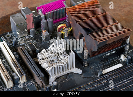 Hauptplatine Detail mit geschmolzenen Kühlkörper Stockfoto