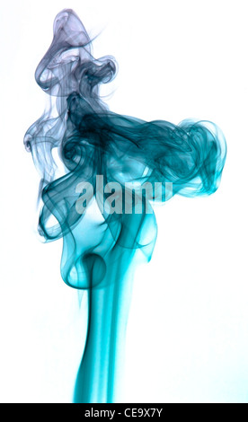 abstraktes Bild zeigt einige bunten Rauch in weißem Rücken Stockfoto