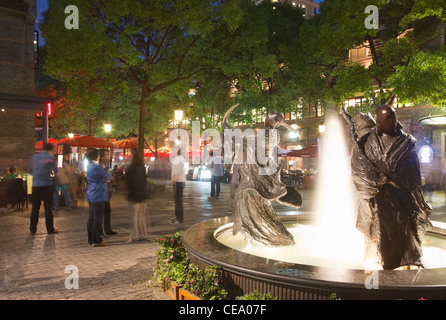 Brunnen im Plaza; Xintiandi; Shanghai; China Stockfoto