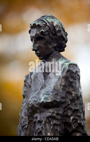Emma Lazarus Skulptur auf Liberty Island, Autor von "New Colossus" das Gedicht auf der Basis von der Statue of Liberty, USA Stockfoto