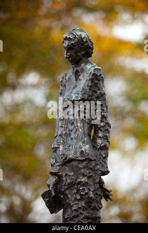 Emma Lazarus Skulptur auf Liberty Island, Autor von "New Colossus" das Gedicht auf der Basis von der Statue of Liberty, USA Stockfoto