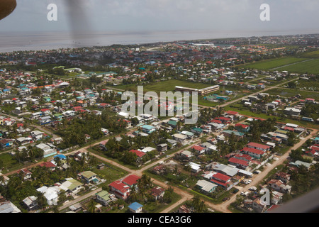 Luftaufnahme von Georgetown, Guyana, Südamerika, zeigt die Zersiedelung und Siedlungsentwicklung. Stockfoto